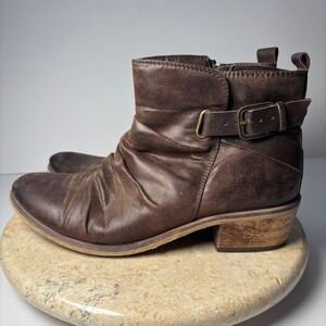 BareTraps Brown Distressed Leather Ankle Boots Buckle Heel Women 9 M Pennie